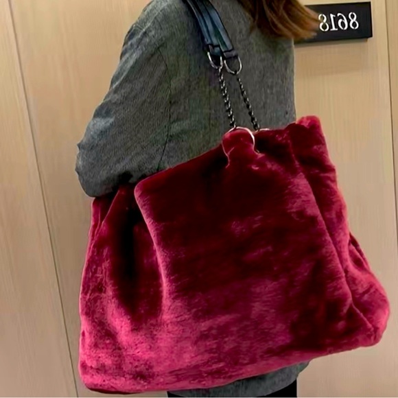 Handbags - Stylish Faux Rabbit Feel Fur Purse (Back By Popular Demand) Bundle Free Gloves